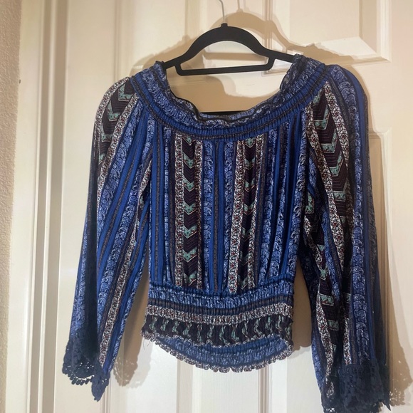 Beautiful Blue Print American Rags Small w/elastic waist Blouse - Picture 2 of 3